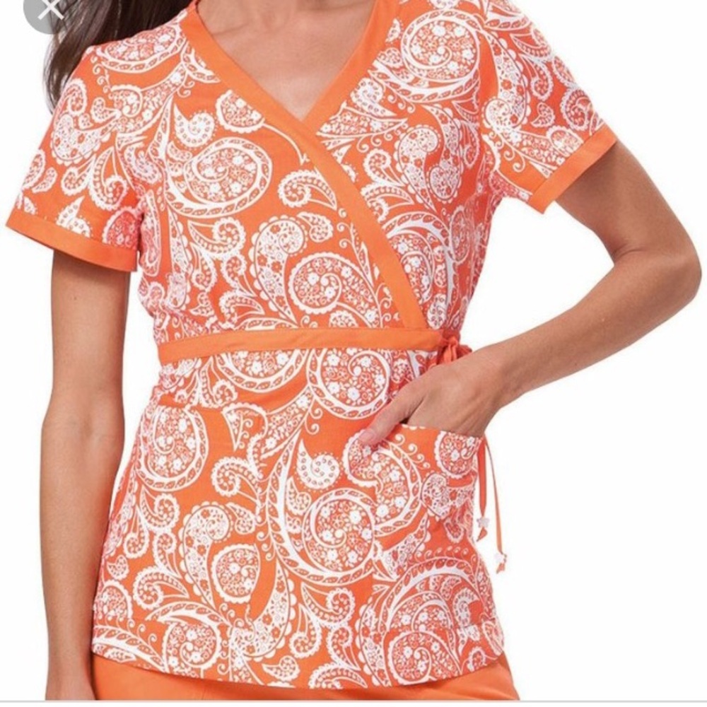 Koi Kathryn “Paisley Picnic” Scrub Top NWT